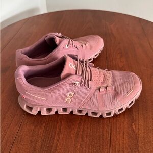 On Running Cloud 5 shoes in Fig. Size 8